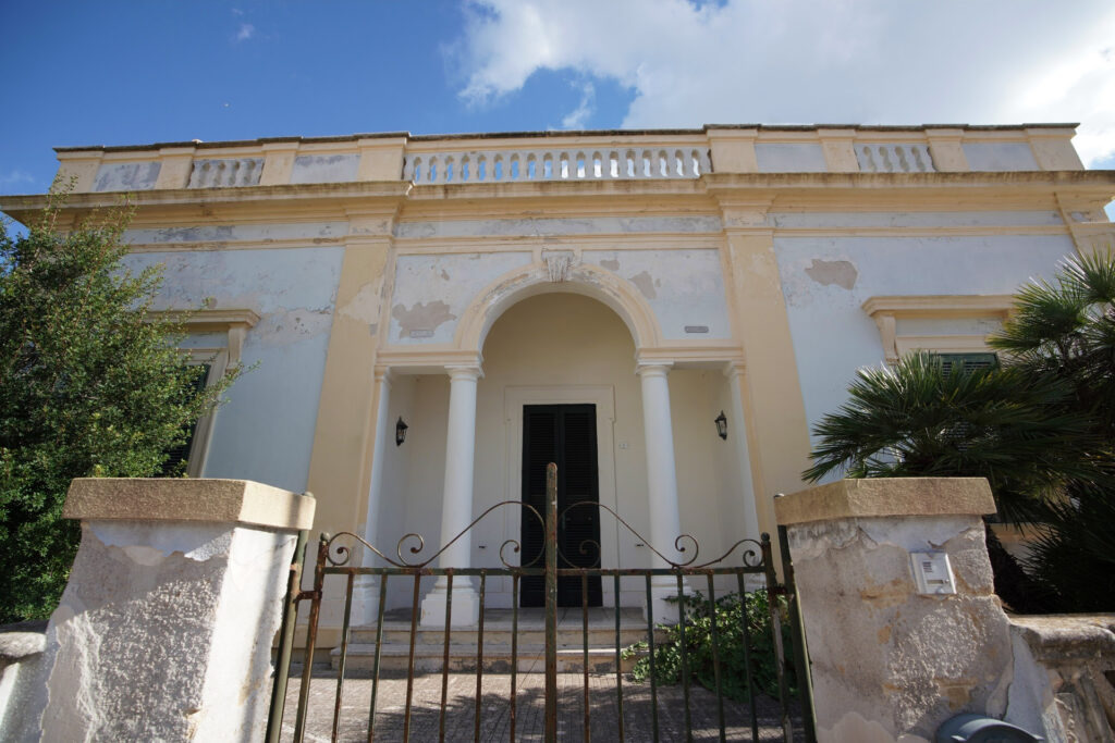 Villa Giuseppina a Castrignano del Capo (LE) - Chiama +39.328.1327333 EdilRizzo a CURSI per Lavori Edili Ristrutturazioni e Restauri di Case, Appartamenti, Ville Storiche, Palazzi monumentali ed Immobili di Pregio del Salento.
